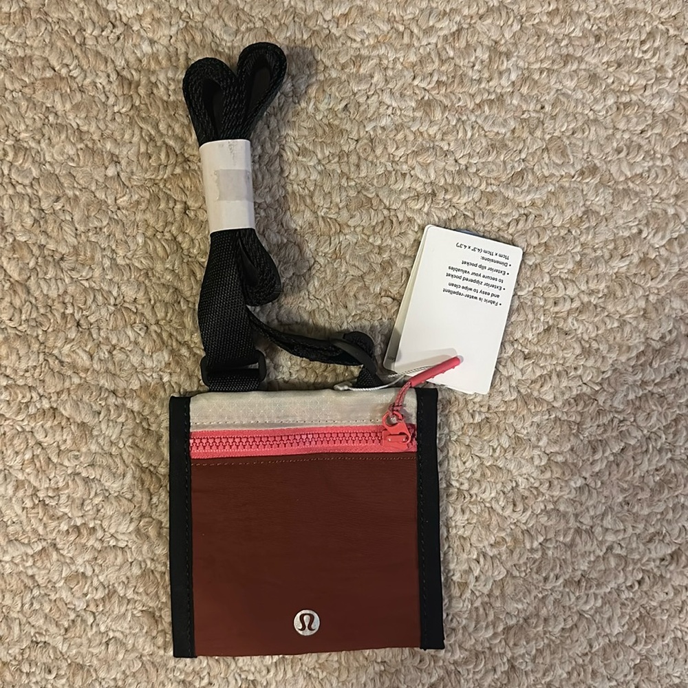 NWT Lululemon Ever Ready Crossbody Wallet